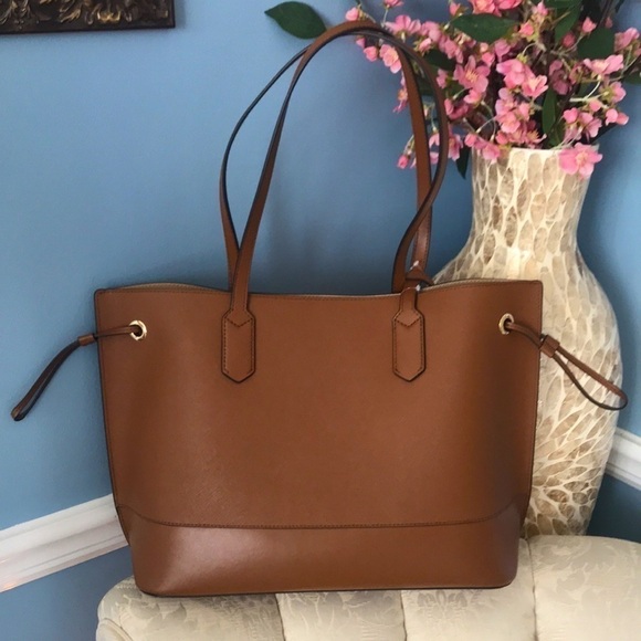 Brand New Michael Kors Leather Lg Drawstring Tote - Picture 3 of 14